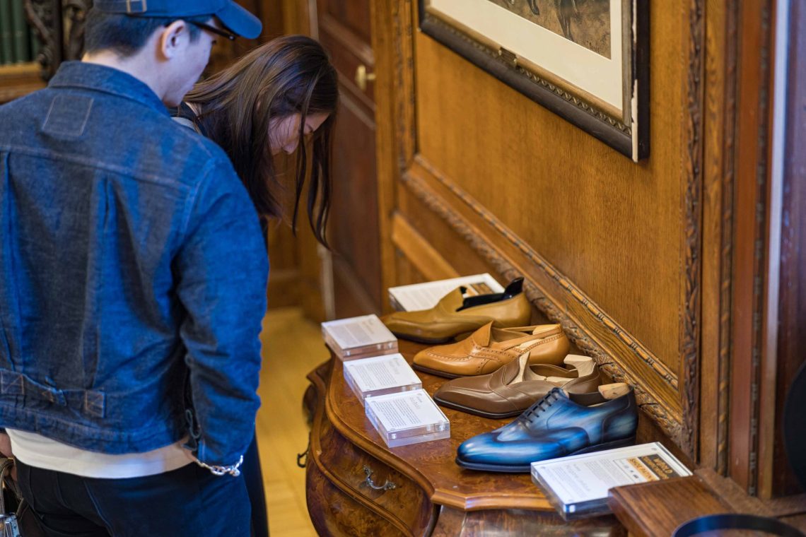 Admiring the top shoes from the world champs of shoemaking and world champs of patina winner.