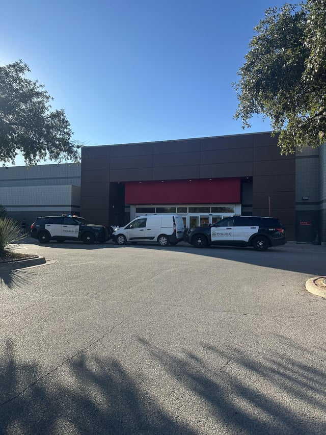 Target on Mopac about 20 minutes ago, now there are officers on the roof..