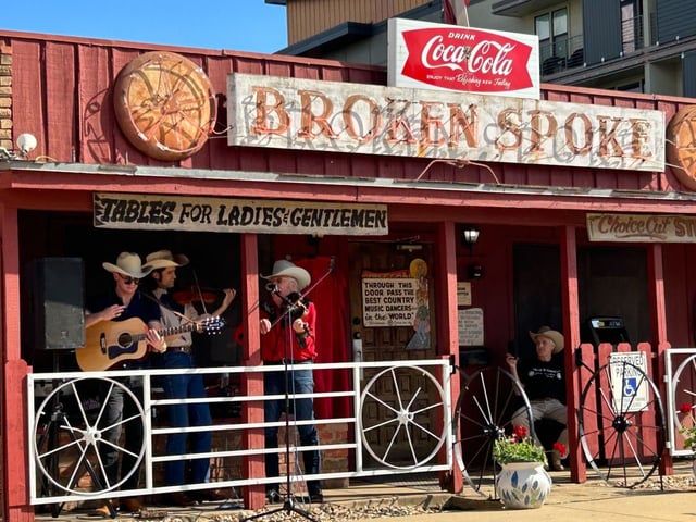 The Broken Spoke dancehall celebrates 60 years this weekend (KXAN)